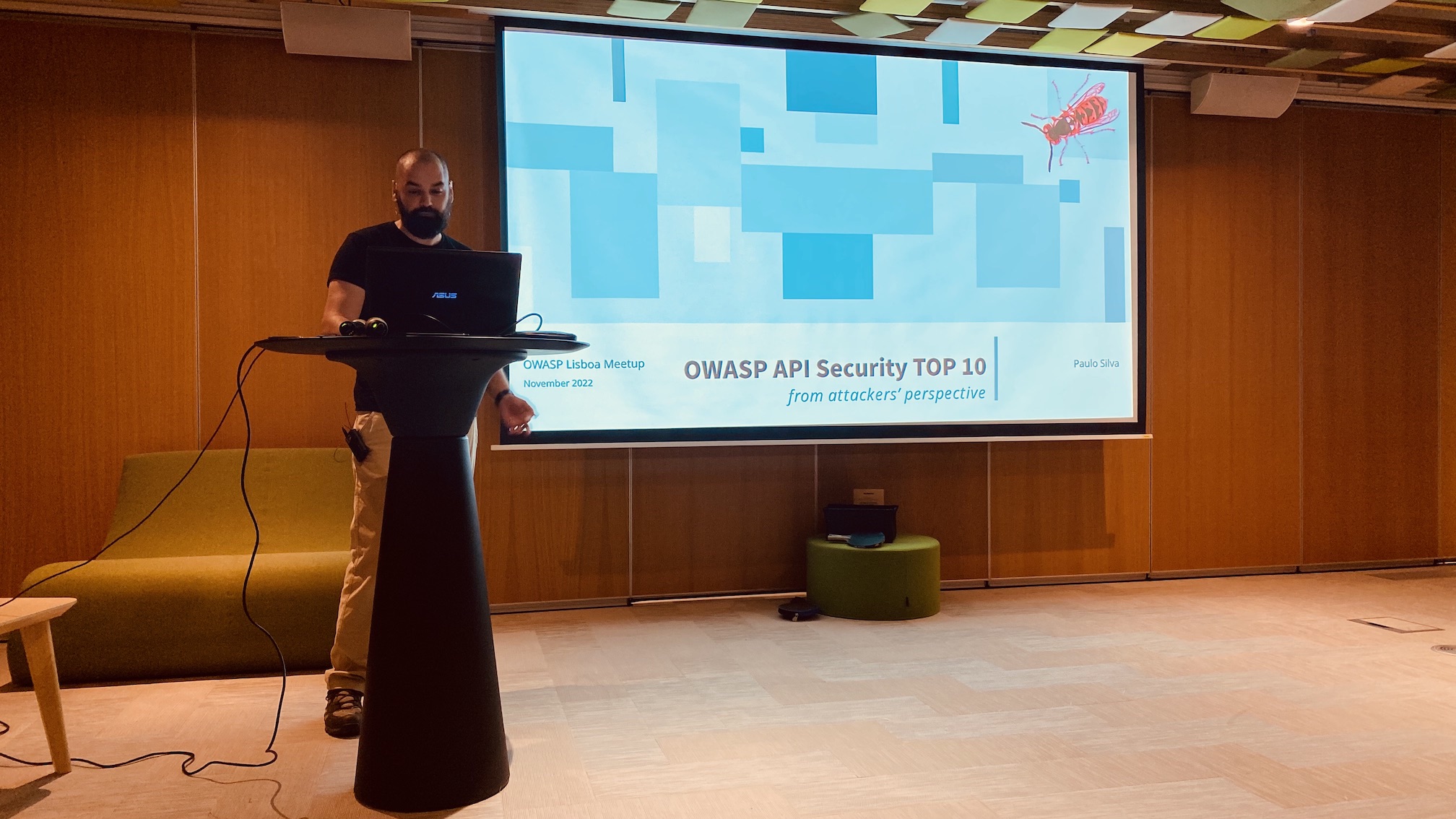 OWASP Lisboa #1 Paulo Silva presenting the 'OWASP API Top 10' session at the OWASP Lisboa meetup.