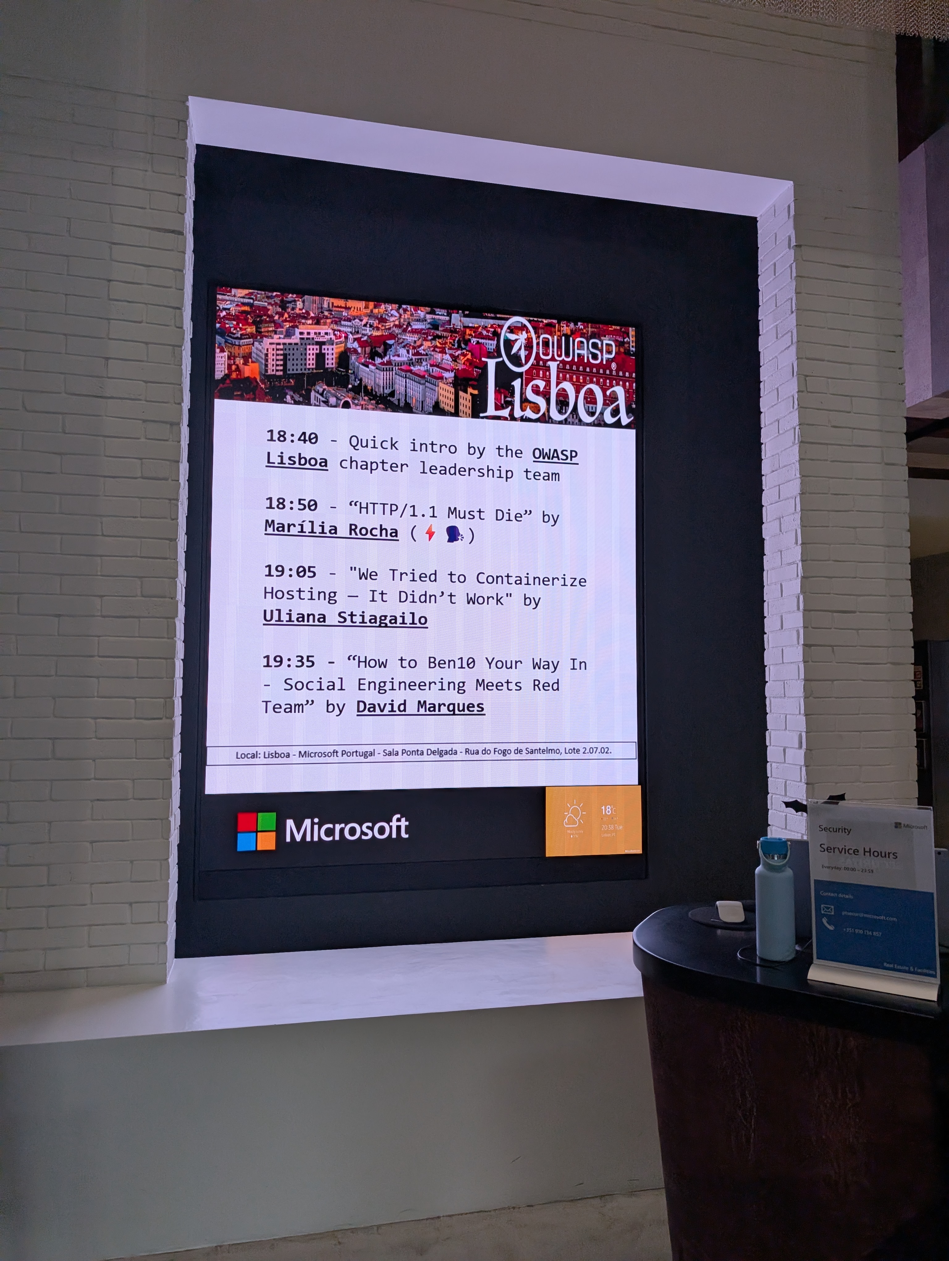 OWASP Lisboa #13 Digital signage at the event entrance displaying the full schedule for the OWASP Lisboa chapter meetup at Microsoft Portugal.